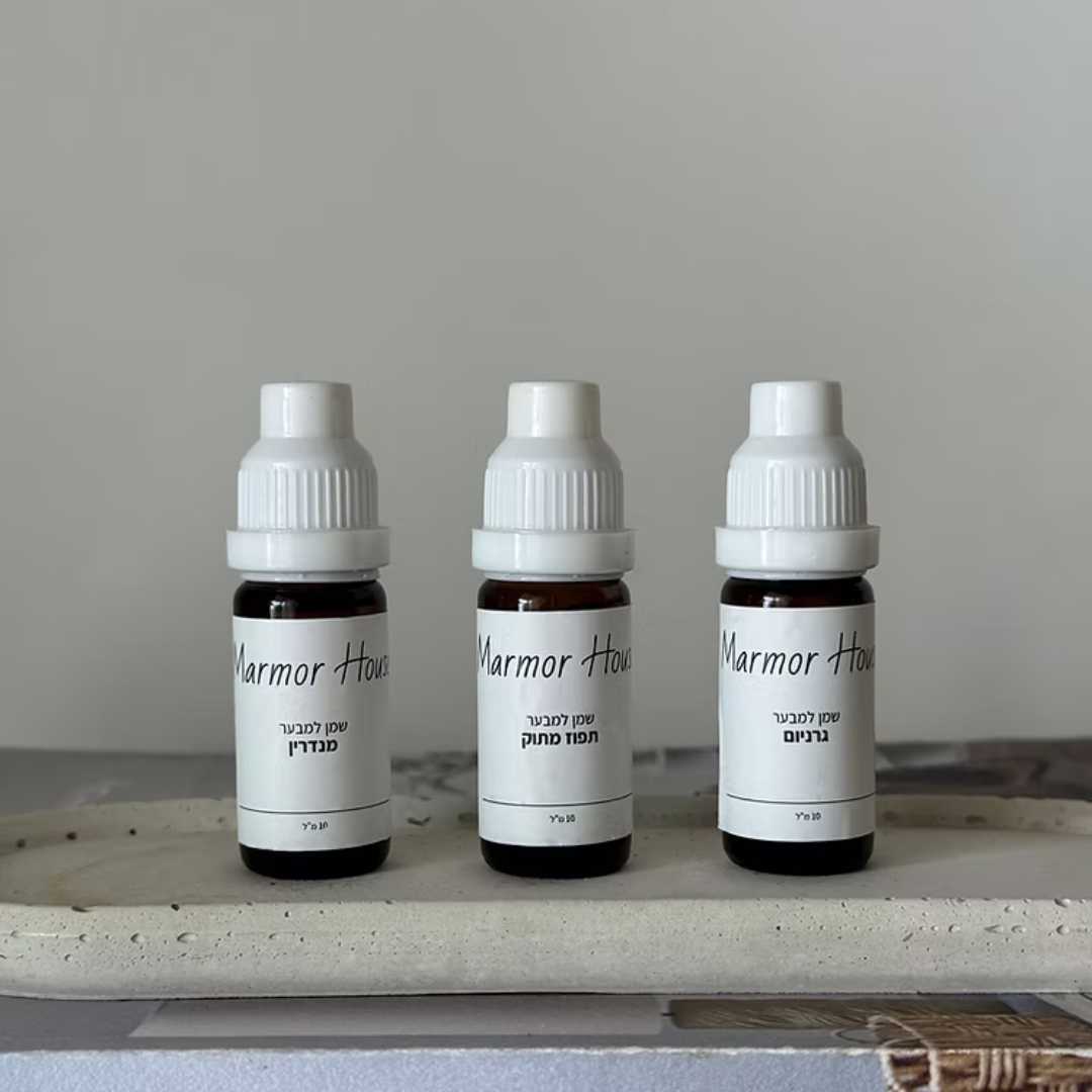 מארז הכולל בתוכו שלושה בקבוקי שמנים אתריים טהורים למבער, עם ניחוחות עדינים ובעלי סגולות ארומתרפיות ייחודיות. המארז משלב אנרגיה מרוממת עם תחושת שלווה והרמוניה ונועד להכניס הביתה תחושת פריחה מרעננת.