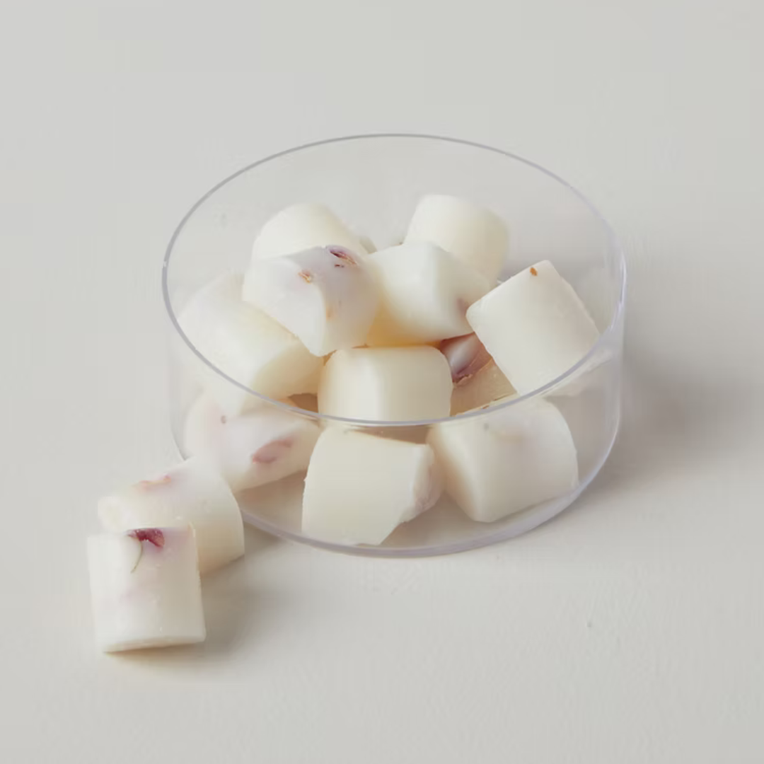 פרלינים ריחניים למבער, המיוצרים בעבודת יד מ-100% שעוות סויה טבעית. הפרלינים שלנו ידידותיים לסביבה ולגוף, אינם מכילים כימיקלים מזיקים ובטוחים לשימוש לחוויית ריח עשירה ונקייה.