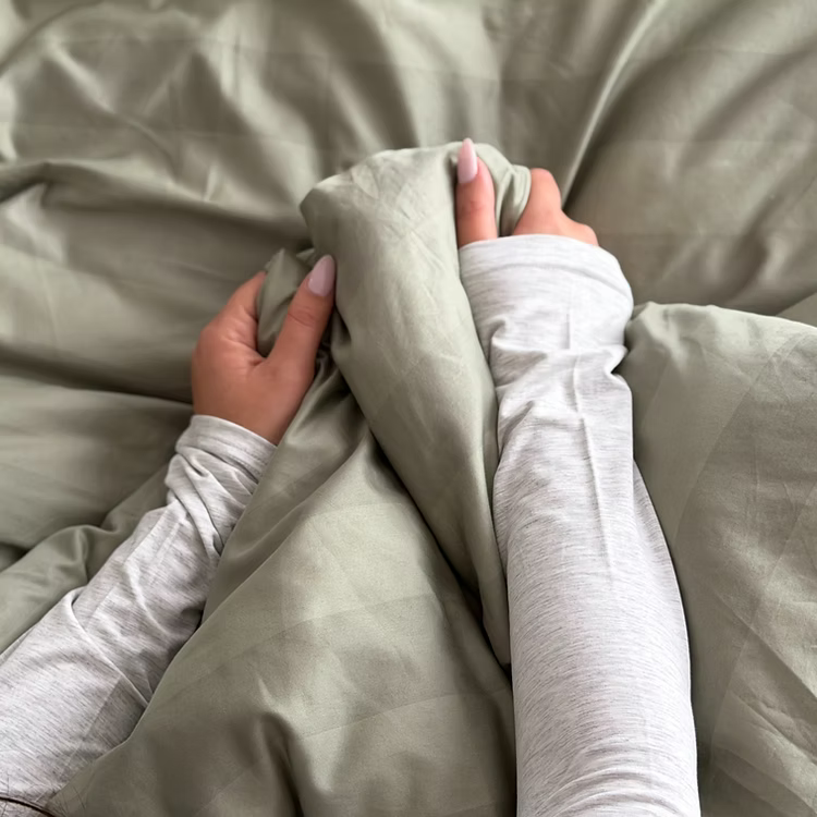 לשמור על מצעי כותנה מצרית - מדריך כביסה, ייבוש ואחסון