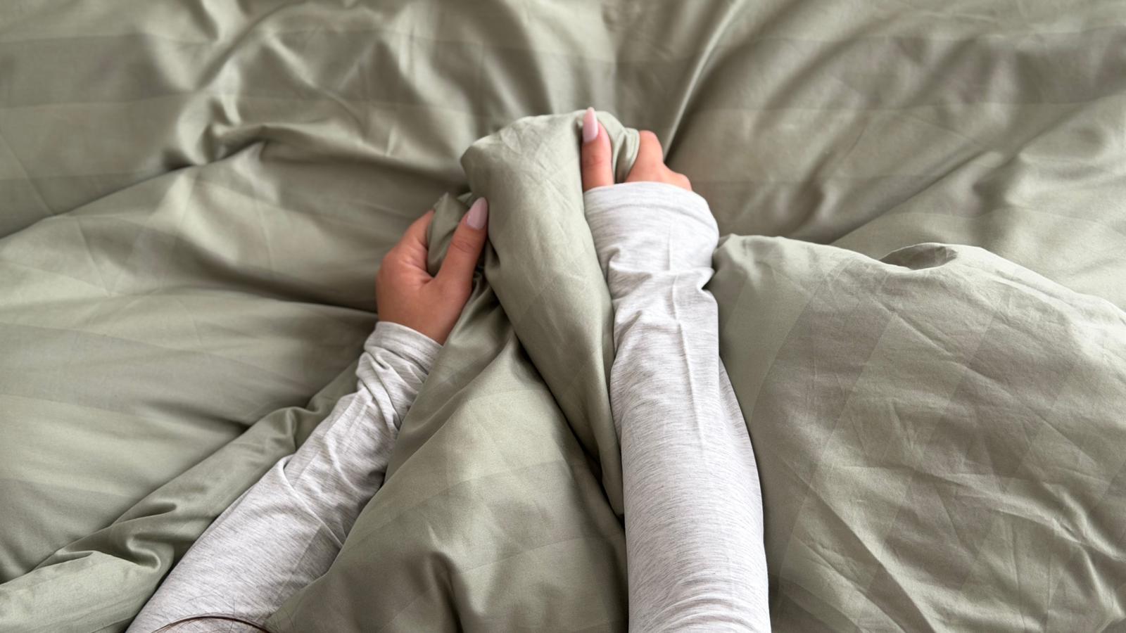 סאטן – היוקרה, המגע והעיצוב שכל בית צריך להכיר