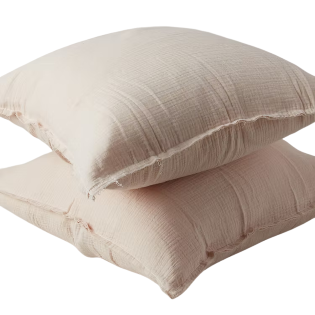 הי רושם פה כמה הערות שבמקרה נכנסתי לאתר ושמתי לב (הכל דסקטופ):
1. דסקטופ - רכישה מהירה, לדעתי הייתי מסיר את זה, מתנהג כמו מוזר לוקח המון מקום מהמסך (תיארתי לעצמי שיהיה MODAL שיצוץ במקום ואז הוספה לסל) 
2. ⁠אין כפתור הוספה לסל
3. ⁠הסרטונים הרצים באתר לדעתי קצת מכבידים - צריך לבדוק את זה
4. ⁠כשנכנסים למצעים יש 2 כפתורים מצעי כותנה מצרית או גרסי - יותר מדי FRICTION, צריך להכניס אותם ישר לדף המוצרים ולתת להם אולי בצד ימין לפלטר או משהו בסגנון
5. ⁠בדף מוצר של  סט מצעים לבן - 100% כותנה מצרית, יש 5 ביקורות - נראה