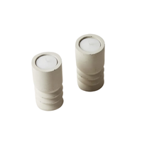 זוג פמוטים מבטון לנרות שבת