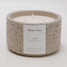 נר ריחני אלגנטי ויוקרתי, המעניק לכל חלל אווירה חמה, מרגיעה ושלווה. הוא עשוי משעוות סויה טבעית לבעירה נקייה וארוכה, עם ניחוח מפנק שמתפזר בעדינות ומשאיר חותם ייחודי בחלל. מושלם לערבים נעימים, לאווירה רומנטית או לרגע של פינוק אחרי יום ארוך.

הנר מגיע בכלי בטון מעוצב בעבודת יד, במראה מינימליסטי אך מלא נוכחות, המשתלב נפלא בכל חלל ומשמש גם כפריט דקורטיבי ייחודי.