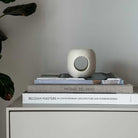 התענגו על רגעי קסם ריחניים עם המבער הקלאסי שלנו, המביא אליכם שילוב מושלם של עיצוב, ניחוח ושלווה. המבער מתאים לשימוש עם שמנים אתריים ויוצר אווירה נעימה ומרגיעה בכל חלל.