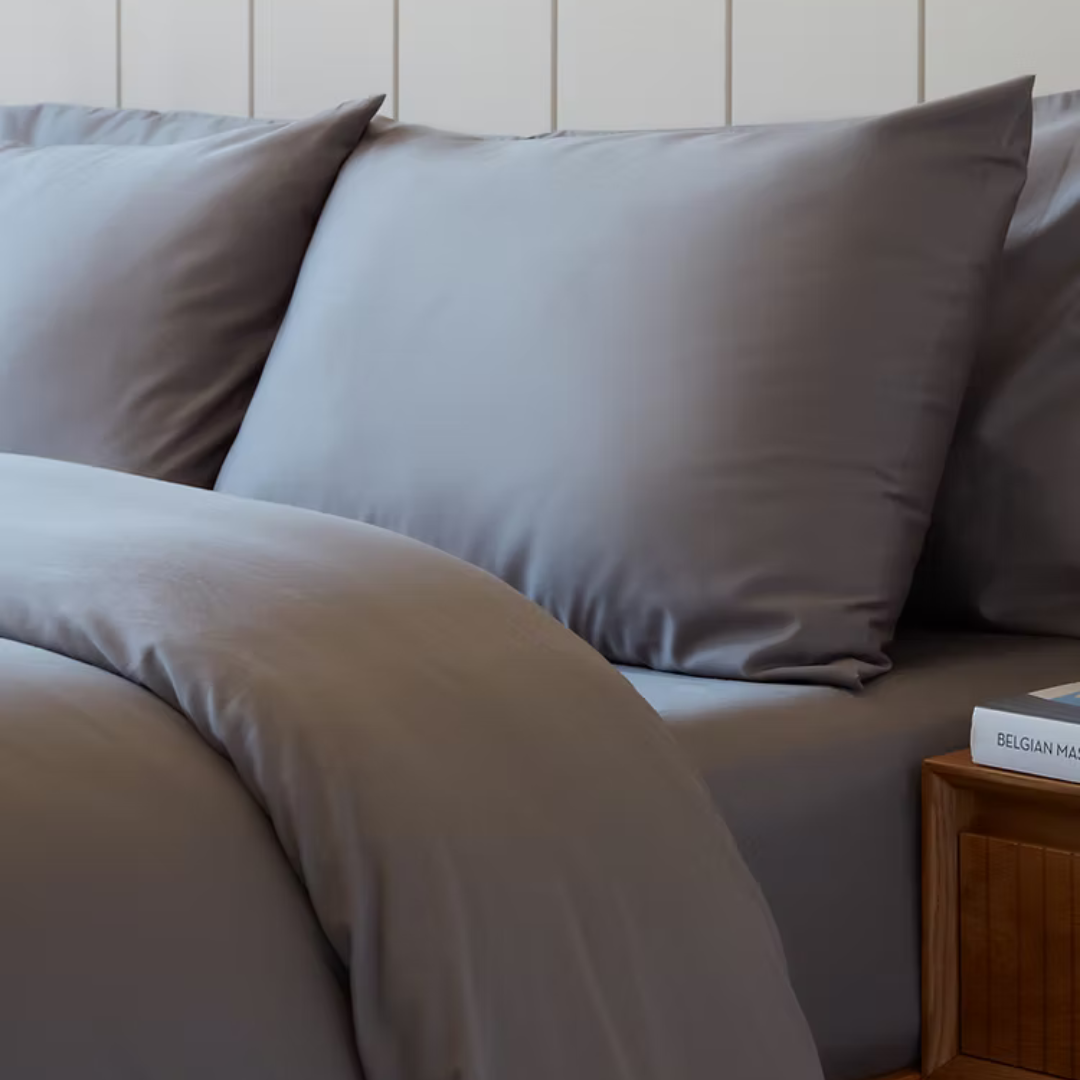 מצעי כותנה מצרית צפיפות 500, עשויים מסיבים דקים וחזקים עם כ-500 חוטים בכל אינץ', מה שהופך אותם לאיכותיים ועמידים לשנים רבות!

מצעים רכים ומפנקים שיהפכו את חדר השינה שלך להרגיש כמו בית מלון. מוצר הדגל שלנו, כותנה מצרית סרוגה באריגת סאטן, הצפיפות גבוהה והאיכותית לחוויית שינה מפנקת.