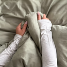 מצעי כותנה מצרית צפיפות 500, עשויים מסיבים דקים וחזקים עם כ-500 חוטים בכל אינץ', מה שהופך אותם לאיכותיים ועמידים לשנים רבות!

מצעים רכים ומפנקים שיהפכו את חדר השינה שלך להרגיש כמו בית מלון. מוצר הדגל שלנו, כותנה מצרית סרוגה באריגת סאטן, הצפיפות גבוהה והאיכותית לחוויית שינה מפנקת.