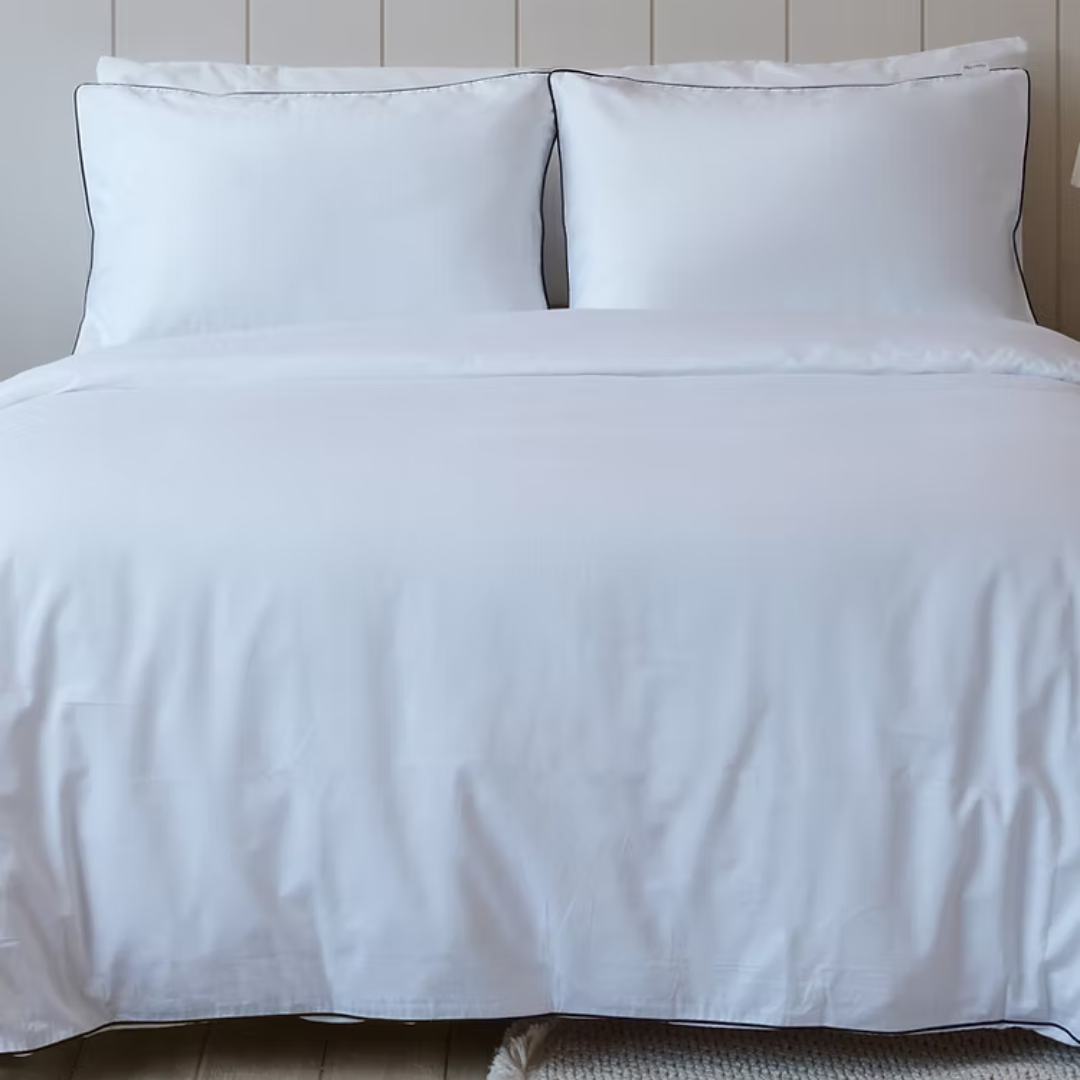 מצעי כותנה מצרית צפיפות 500, עשויים מסיבים דקים וחזקים עם כ-500 חוטים בכל אינץ', מה שהופך אותם לאיכותיים ועמידים לשנים רבות!

מצעים רכים ומפנקים שיהפכו את חדר השינה שלך להרגיש כמו בית מלון. מוצר הדגל שלנו, כותנה מצרית סרוגה באריגת סאטן, הצפיפות גבוהה והאיכותית לחוויית שינה מפנקת.