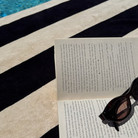 מגבת החוף המושלמת לחוויה גדולה, נוחה ומפנקת! המגבת שלנו עשויה 100% כותנה סרוקה, טבעית ואיכותית. בגודל רחב במיוחד, היא מספקת נוחות ותחושת יוקרה, מושלמת לשימוש אחרי טבילה במים או פשוט כדי לנוח עליה על החוף.