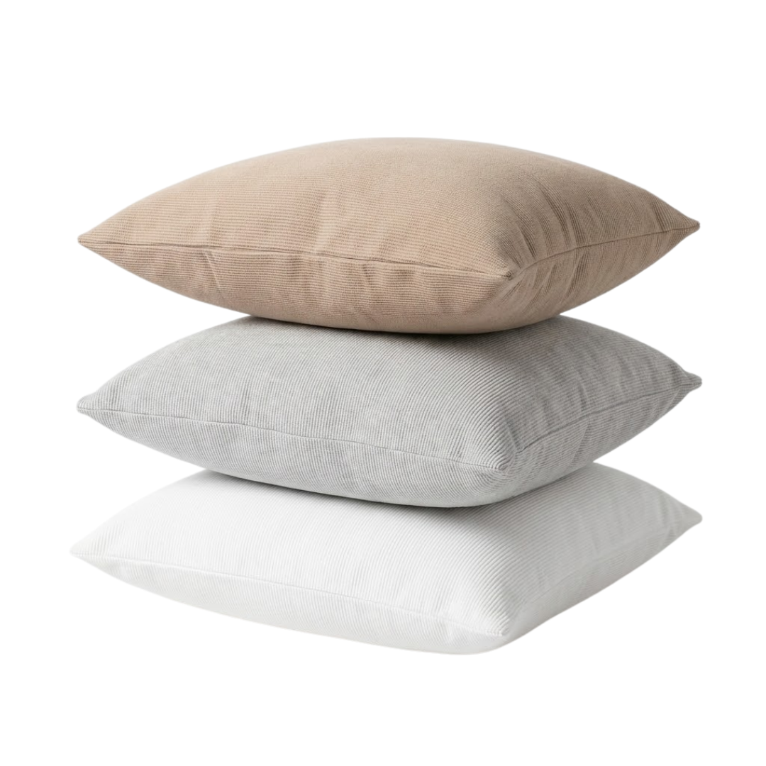 שילוב של כריות בגוונים דומים ומרקם וופל ייחודי יוצר מראה רגוע, עשיר ומלא בסטייל. ניתן להניח אותן בסלון, בחדר השינה או סתם על כיסא אהוב, לעיצוב מיטבי ולתחושת חמימות ורכות בבית.