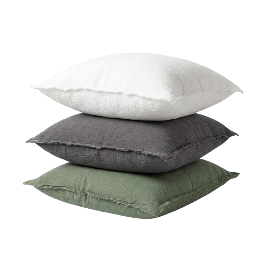 שילוב של כריות בגוונים דומים ומרקם טטרה ייחודי יוצר מראה רגוע, עשיר ומלא בסטייל. אתן מוזמנות להניח אותן בסלון, בחדר השינה או סתם על כיסא אהוב, לעיצוב מיטבי ולתחושת חמימות ורכות בבית.