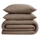 סט מצעים עשוי מבד ג'רסי רך, נושם ובעל מגע חלק ונעים במיוחד. הבד הגמיש "מתלבש" בצורה מושלמת על המזרן ללא מאמץ, שומר על מראה מסודר לאורך כל הלילה ומספק תחושת רוגע ונוחות שמזמינה שינה עמוקה ורצופה.