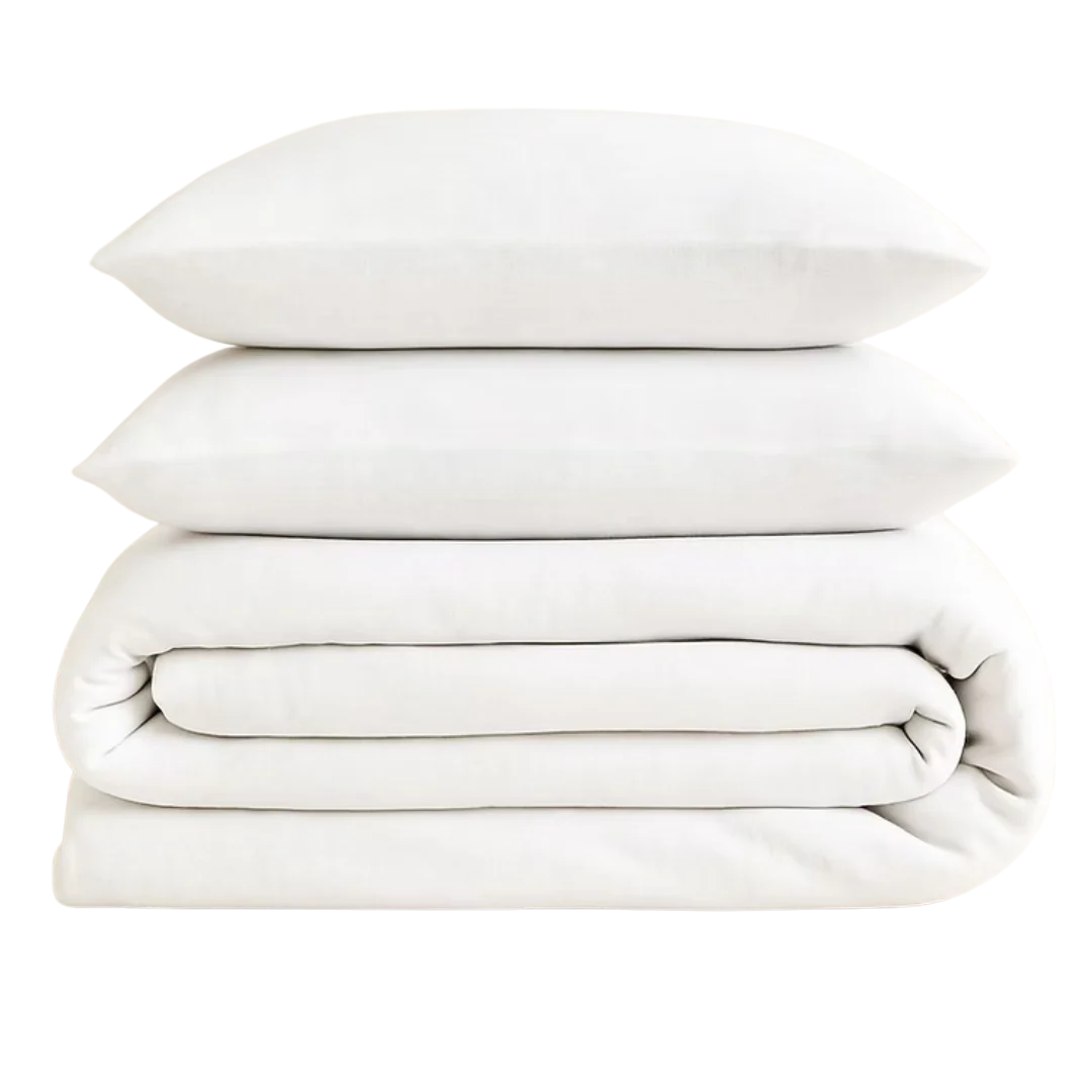 סט מצעים עשוי מבד ג'רסי רך, נושם ובעל מגע חלק ונעים במיוחד. הבד הגמיש "מתלבש" בצורה מושלמת על המזרן ללא מאמץ, שומר על מראה מסודר לאורך כל הלילה ומספק תחושת רוגע ונוחות שמזמינה שינה עמוקה ורצופה.