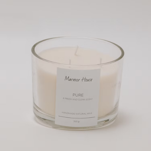 נר ריחני יוקרתי בכלי זכוכית אלגנטי, המעניק לכל חלל אווירה חמה, מרגיעה ומזמינה. עשוי מ-שעוות סויה טבעית לבעירה נקייה וארוכה, עם ניחוח מפנק שמתפזר בעדינות ומשאיר חותם ייחודי בחלל.

מושלם לערבים נעימים, לאווירה רומנטית או סתם לרגע של פינוק ורוגע אחרי יום ארוך. תנו לבית שלכם ניחוח עשיר ועוטף, כמו בספא או בית מלון יוקרתי!